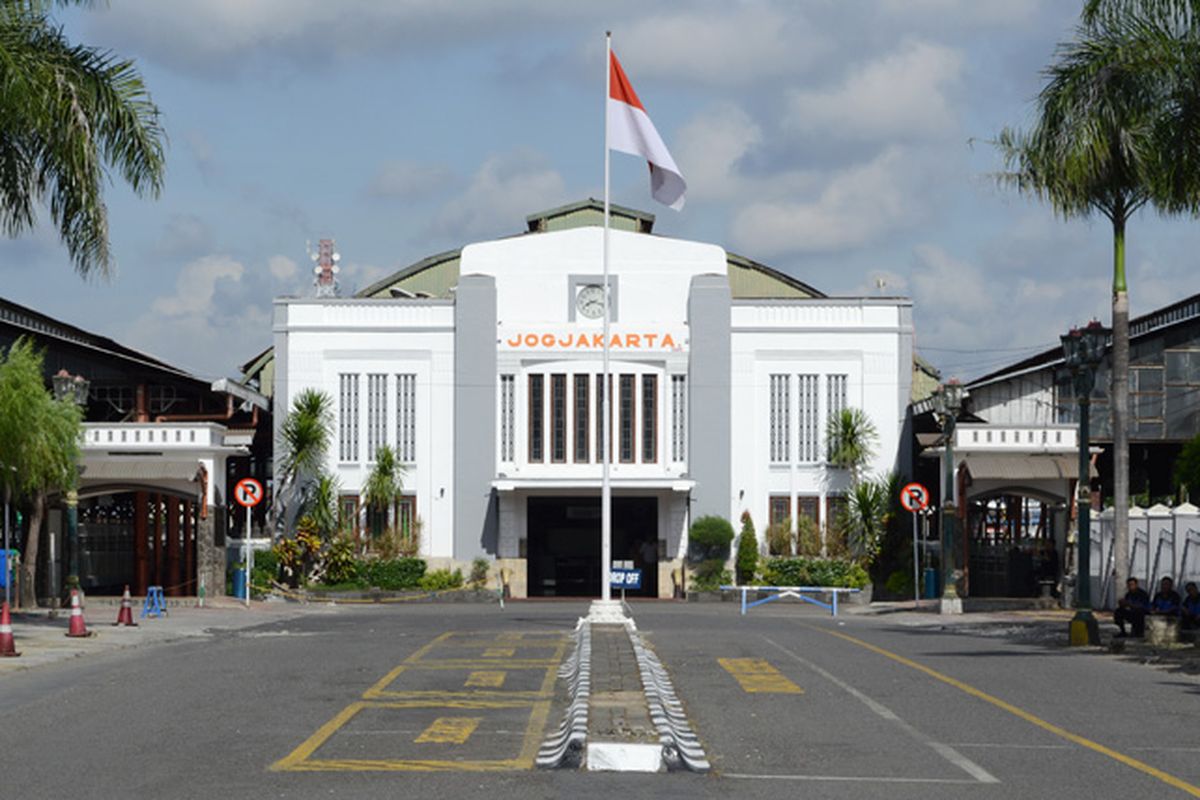 Stasiun Tugu Yogyakarta: Gerbang Transportasi Utama ke Kota Budaya